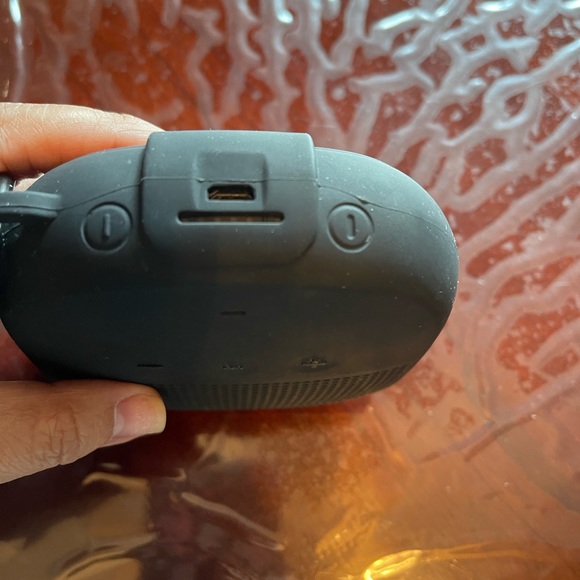 Bose SoundLink micro speaker (sold in another app) - Picture 6 of 8